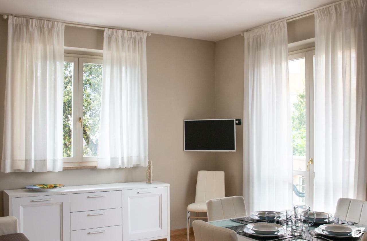 2-Bedroom Apt, With Balcony & Aircondition - 50 M From The Beach 마리아나디피에트라산타 외부 사진