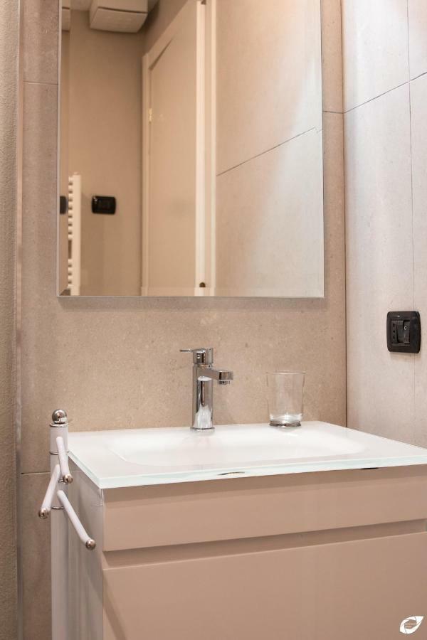 2-Bedroom Apt, With Balcony & Aircondition - 50 M From The Beach 마리아나디피에트라산타 외부 사진